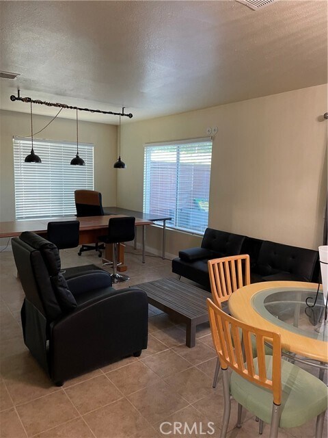 Building Photo - 1122 Cleghorn Dr