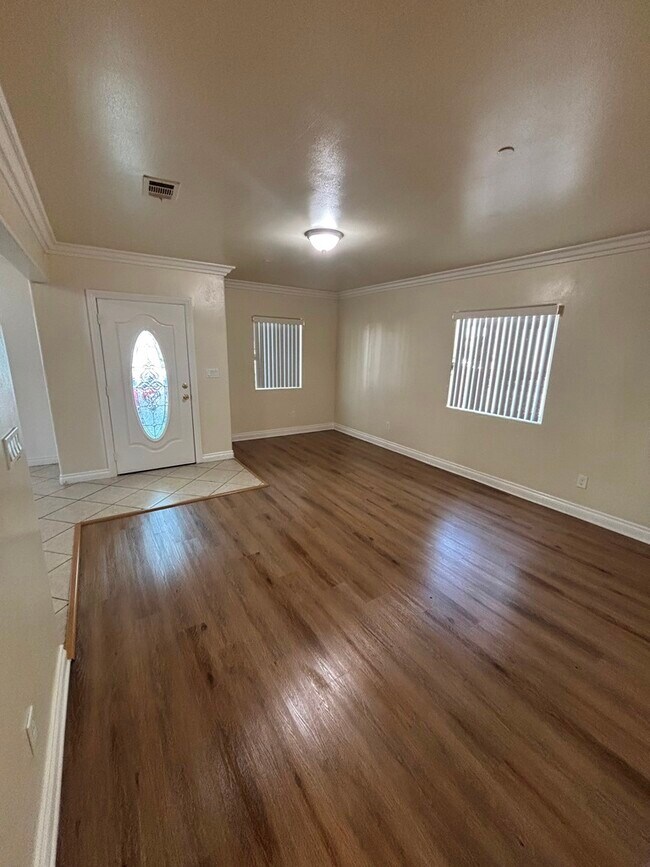 Foto del edificio - 1446 E 52nd St