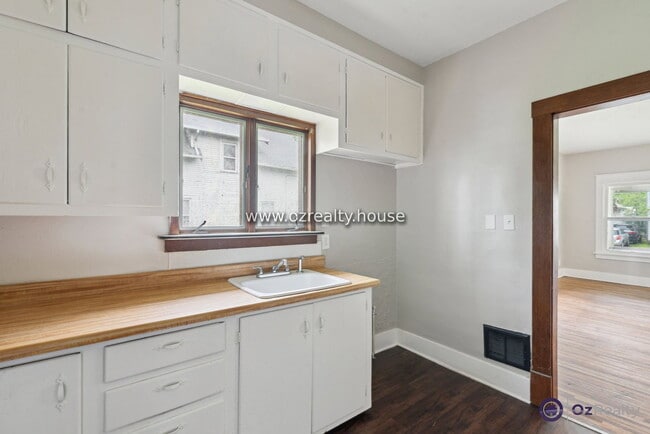 Building Photo - 2027 Berkshire Pl