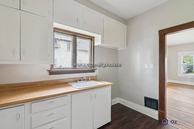 Foto del edificio - 2027 Berkshire Pl