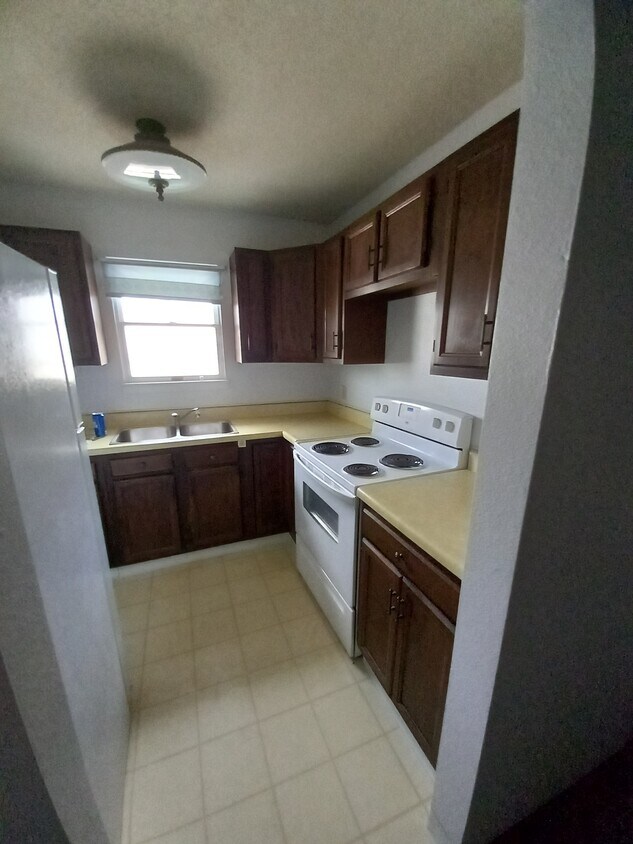 Kitchen - 912 5th St SW