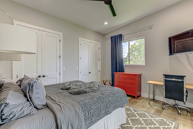 Master Bedroom - 707 N Shorewood Dr