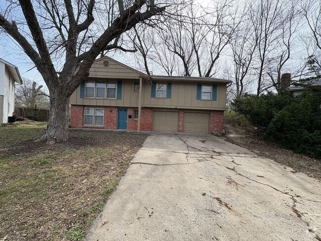 Building Photo - 7415 Willow Ave