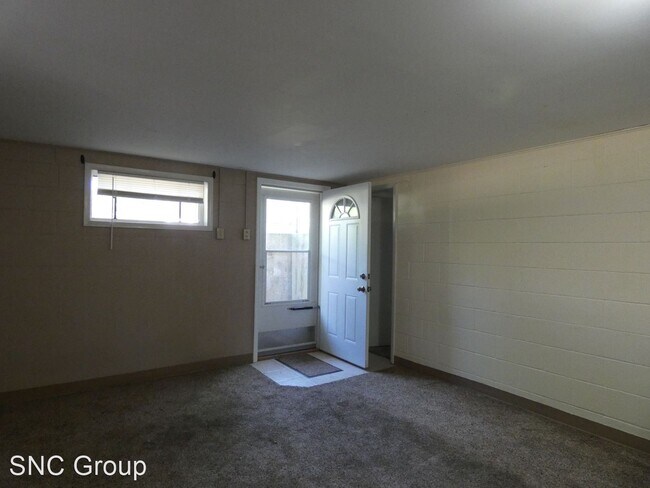 Building Photo - 3 br, 1 bath House - 327 1/2 E 5th St