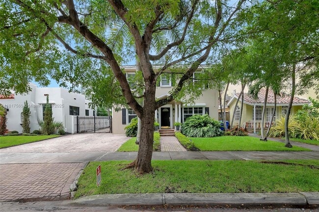 Building Photo - 1432 SW 11th St