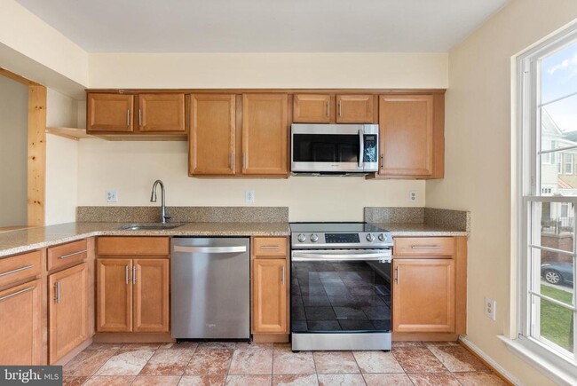 Building Photo - 7327 Sunrise Ct