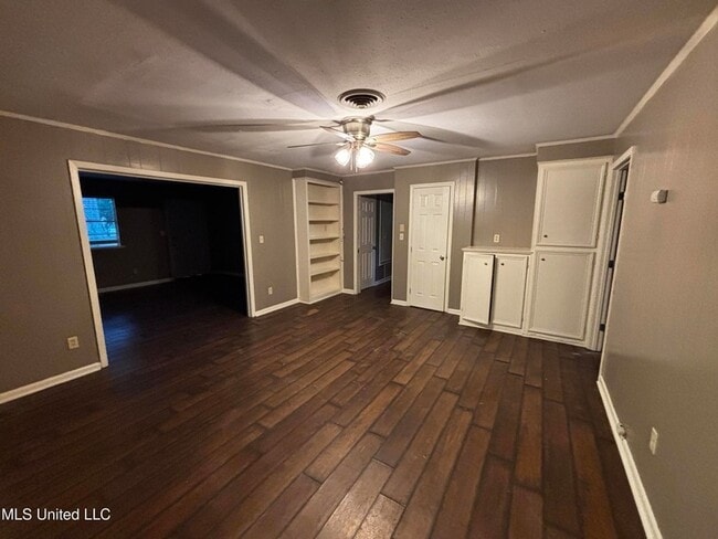 Building Photo - 5318 Venetian Way