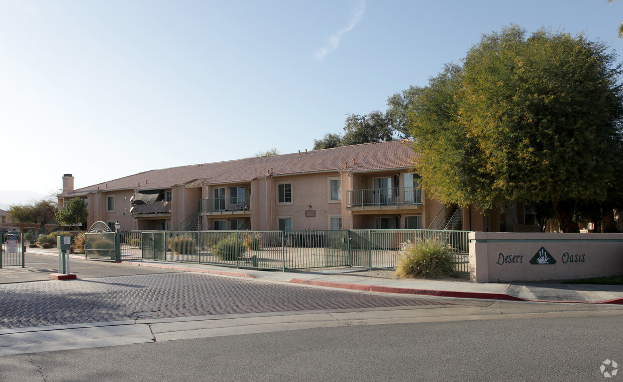 Primary Photo - Desert Oasis Apartments