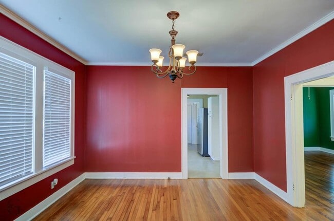 Building Photo - 818 Elmwood St