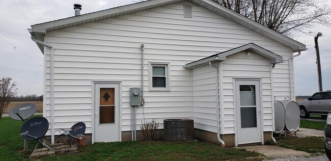 Foto del edificio - 508 E County Rd 400 S