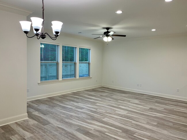 Foto del edificio - 3BD/2.5BA Townhome in Cottages at Universi...