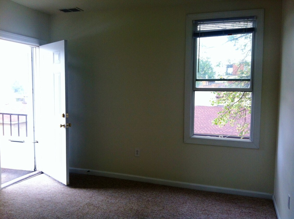 Dormitorio 2 - 537 Greenfield Ave