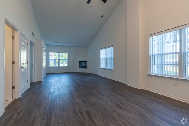 2BR, 2BA - 1,125SF - The Haven II - Living Room/Dining Room - Highland Knolls