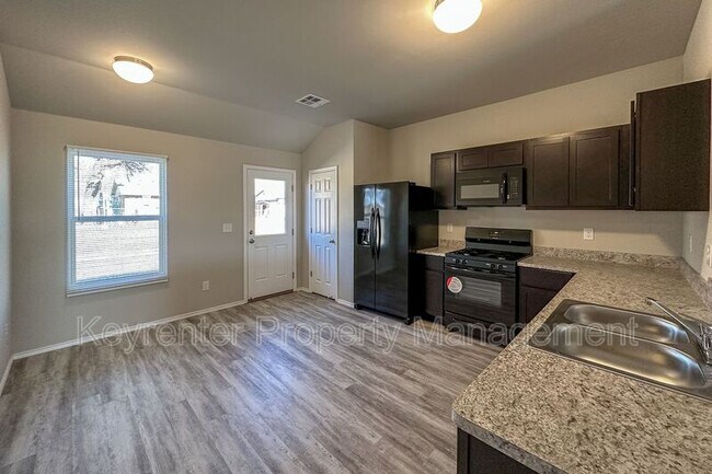 Building Photo - 601 W Ava Dr