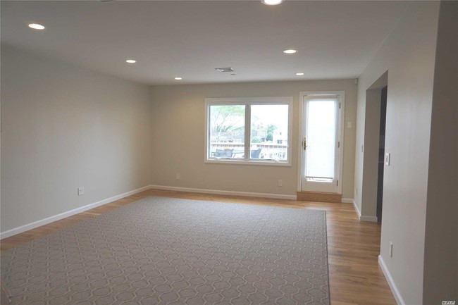 Building Photo - 766 S Long Beach Ave