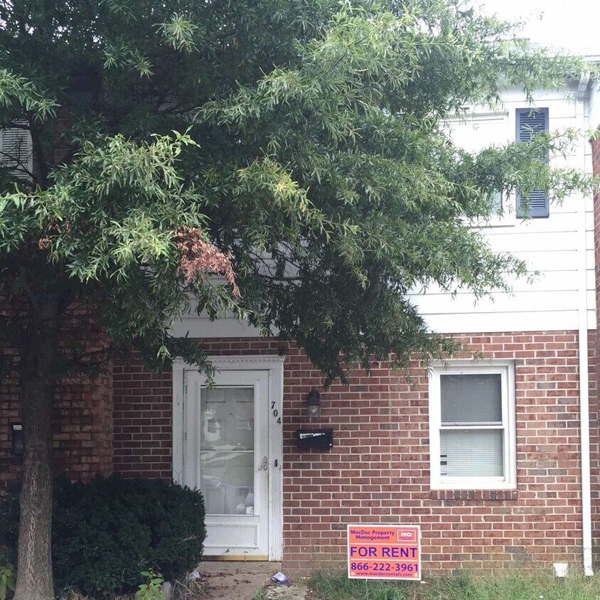 704 Olde Greenwich Cir, Fredericksburg, VA 22408 Condo for Rent in