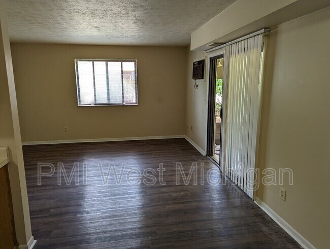 Foto del edificio - 6054 In the Pines Dr SE