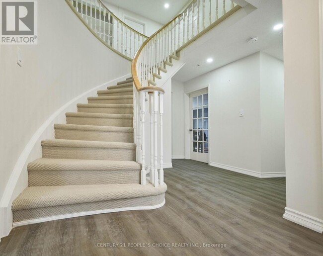 Building Photo - 102 Hialeah Crescent