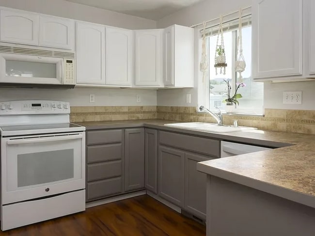 Building Photo - 18609 E 11th Ave