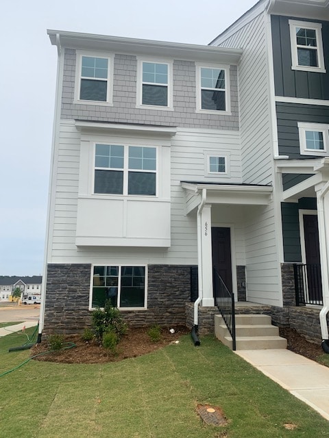 Building Photo - 656 Gimari Dr