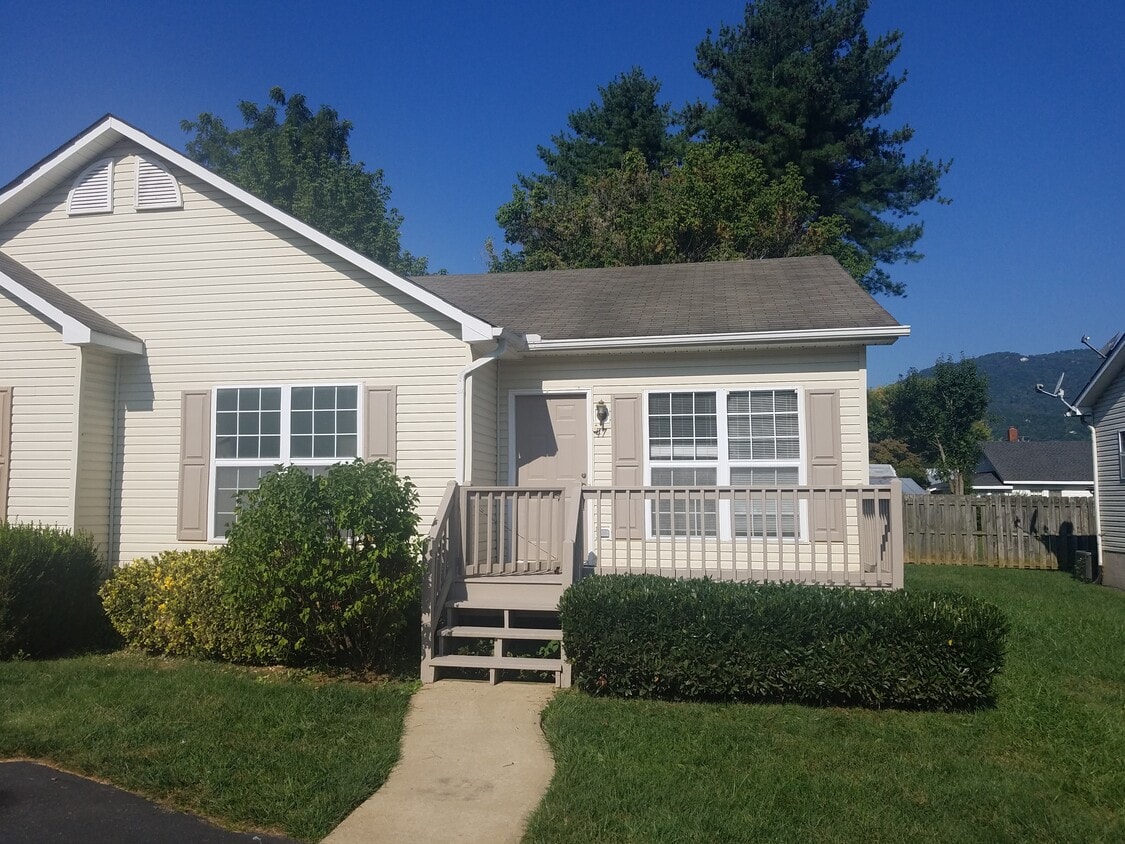 Photo - 47 Cypress Villa Ln (Waynesville, NC)