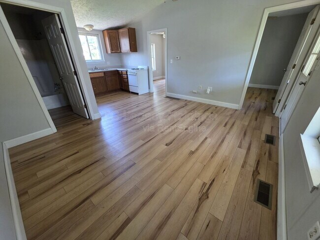 Foto del edificio - 419 1/2 Walnut Ave