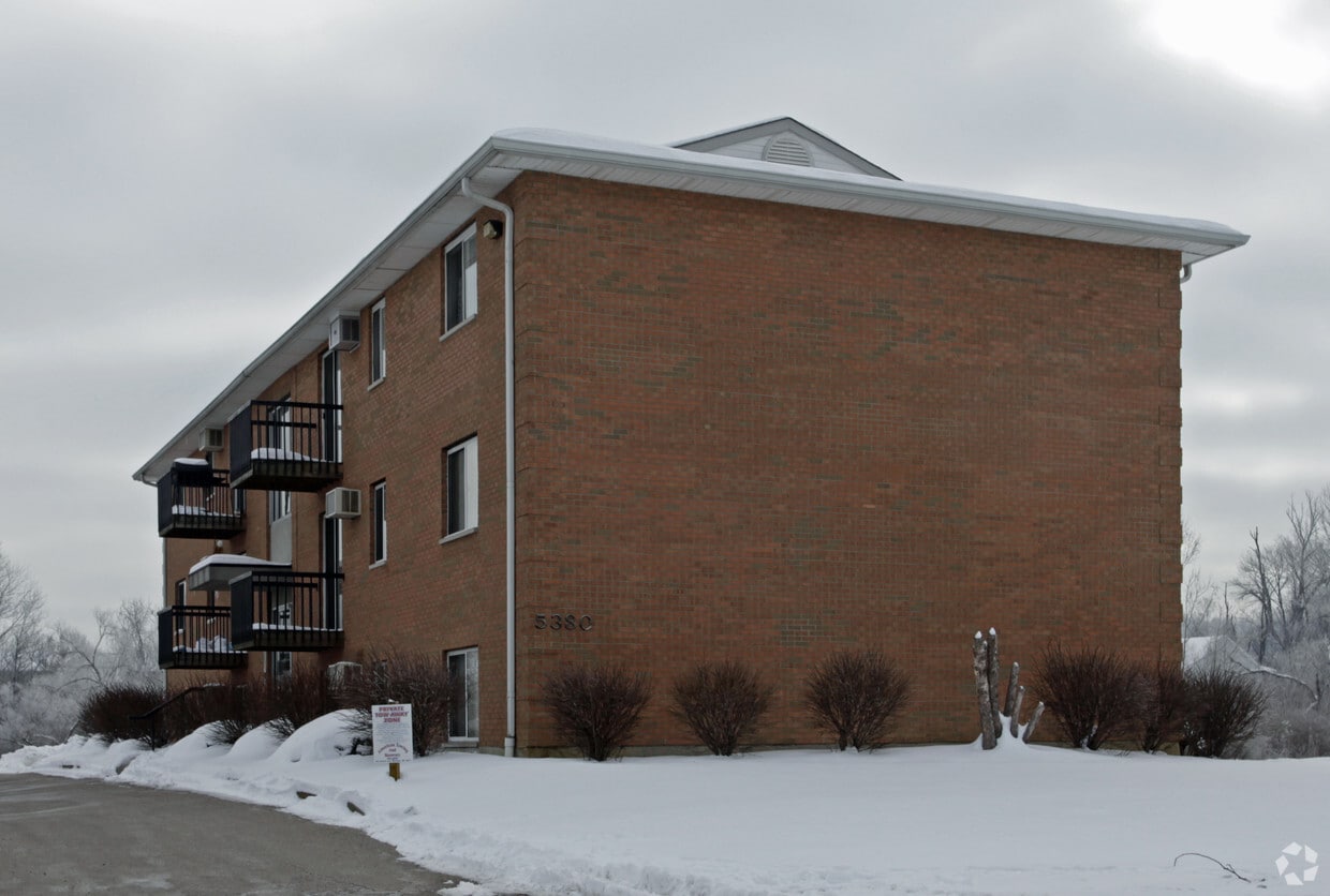 Building Photo - 5380 Camelot Dr