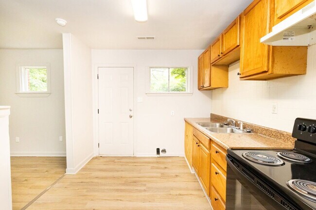 Building Photo - 5326 Slayton Ave