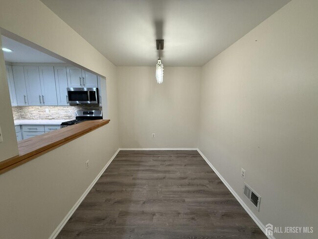 Building Photo - 95 Sapphire Ln