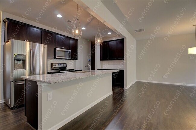 Building Photo - 391 Mulberry Row