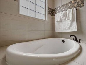 Building Photo - 1130 Gaitan Dr