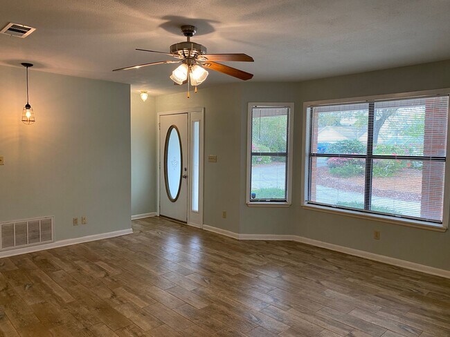 Foto del edificio - Updated 3 Bedroom in Pace