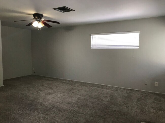 Foto del edificio - 44136 Fairhaven Dr