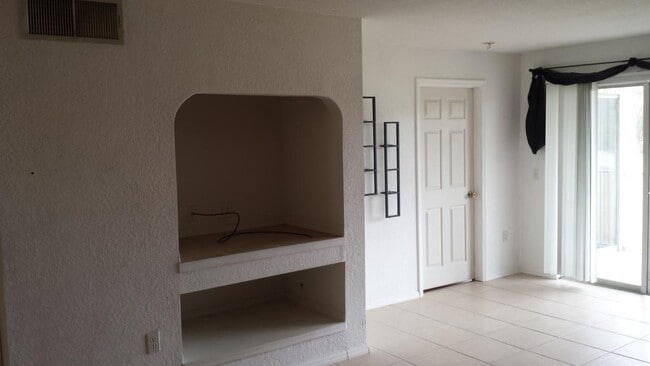 Building Photo - 14037 Fairway Island Dr
