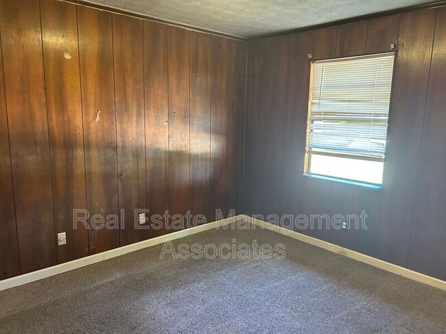 Foto del edificio - 210 E Chappell St