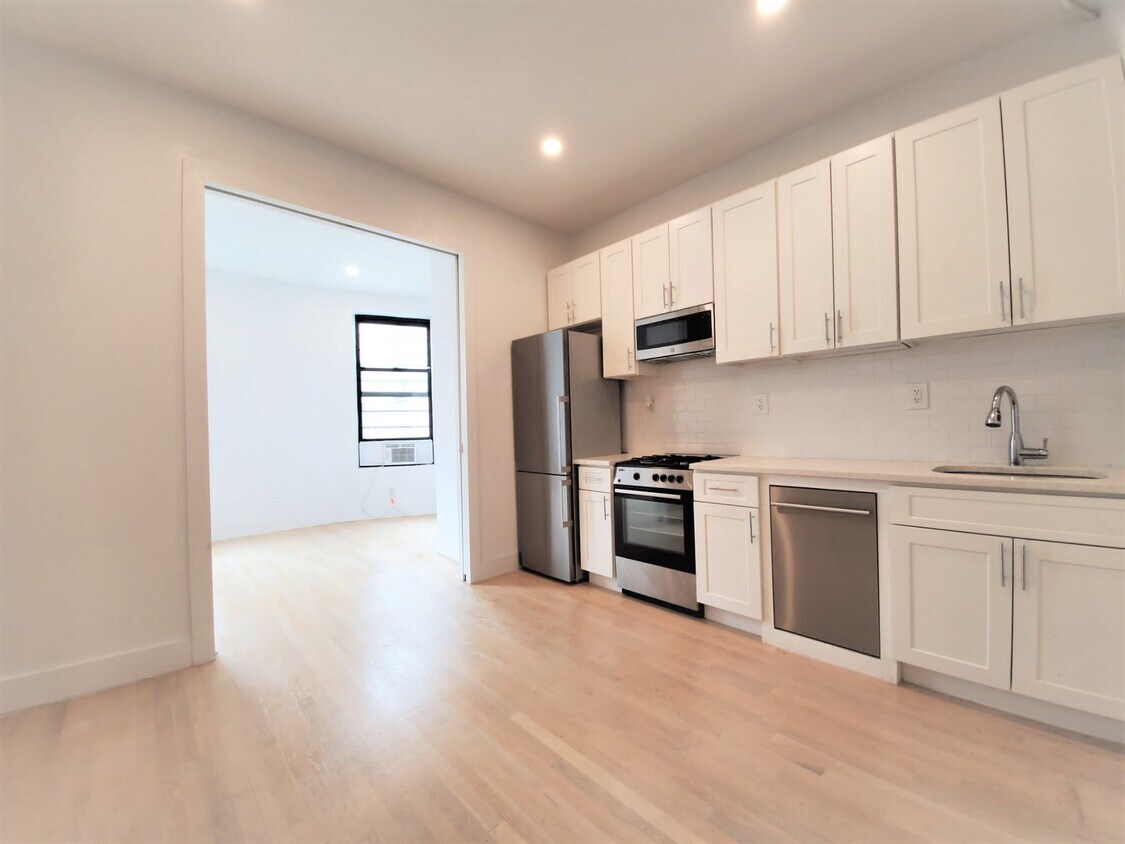 Primary Photo - 220 W 122nd St