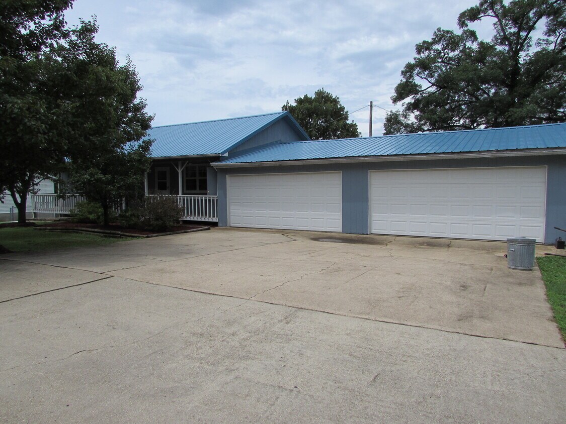 Foto del edificio - Fully Fenced Backyard, Finished Basement