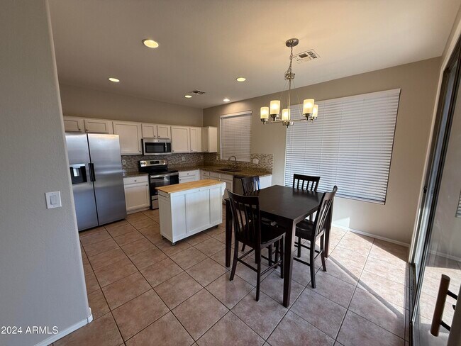 Foto del edificio - 313 N Kimberlee Way