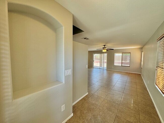 Building Photo - Beatiful 4Bedroom/ 2 Bath Home in RANCHO B...