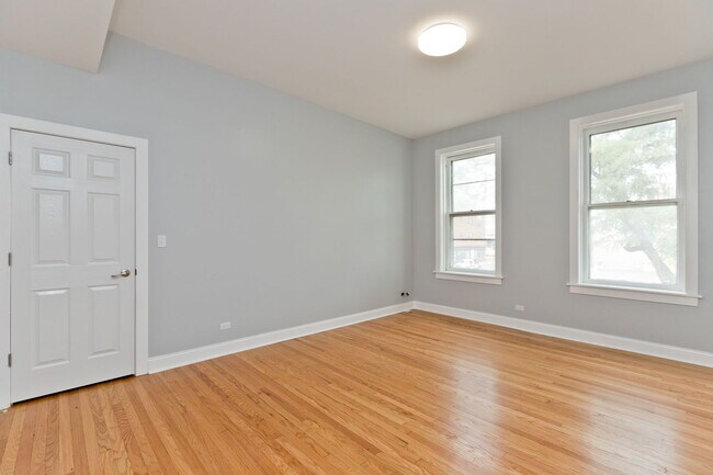 Foto del edificio - 3324 W Diversey Ave