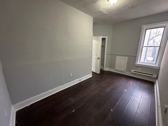 Building Photo - 1948 E Monmouth St