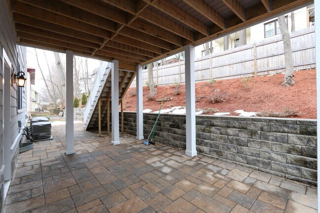 Building Photo - 185 Rawson Rd
