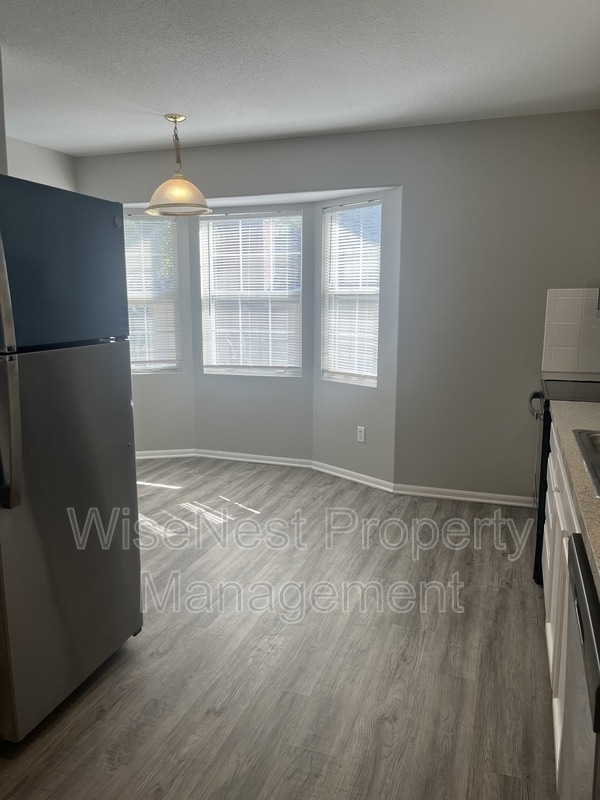 Foto del edificio - 8203 Woodson Dr