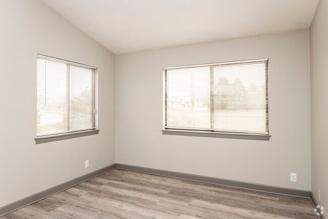 2BR, 1BA - 850SF - Reserve at the Knolls