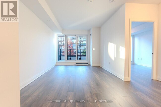 Photo du bâtiment - 700 Sheppard Ave W
