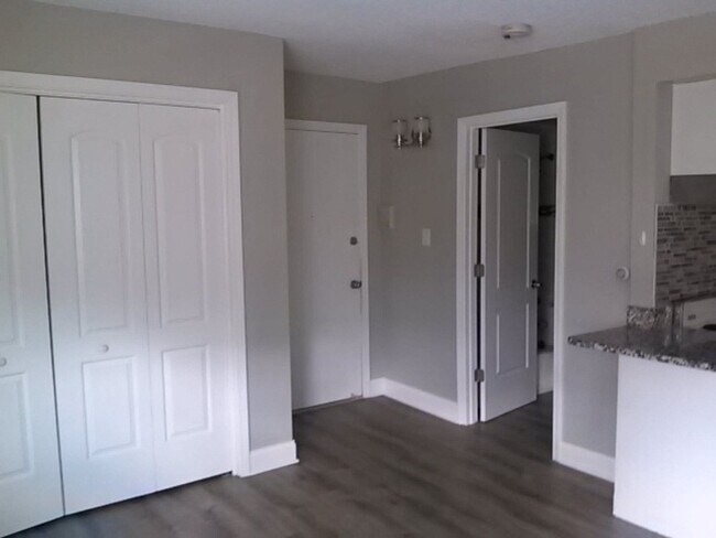 Foto del edificio - 9506 Glenlake Ave