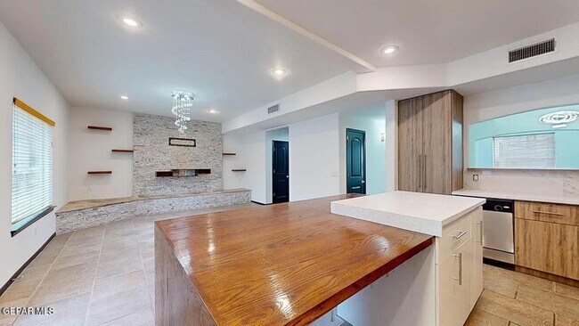 Foto del edificio - 3864 Tierra Campa Dr