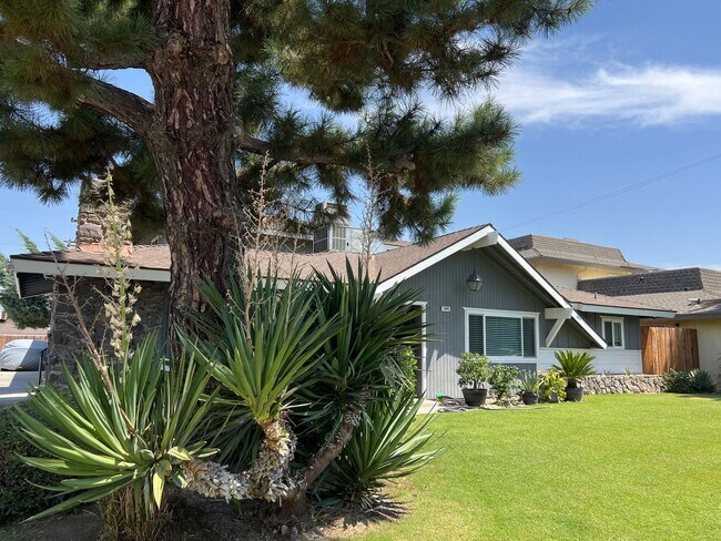 Foto del edificio - 5900 Stockdale Hwy