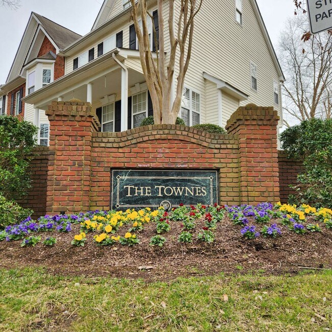 Building Photo - Townhome in Wakefield area for rent!