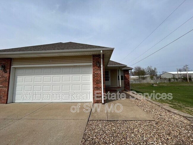 Foto del edificio - 601 W Bryant St